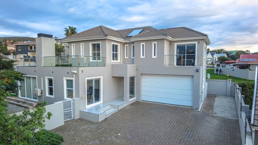 4 Bedroom Property for Sale in Dennegeur Western Cape